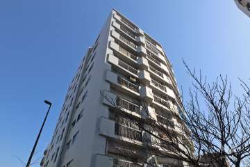 足立東和ダイヤモンドマンションの外観（北西側から）