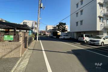 敷地北側の前面道路