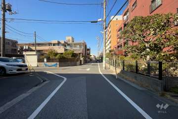敷地南側の前面道路
