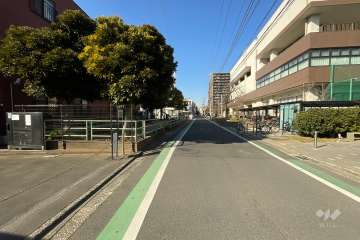 敷地東側の前面道路