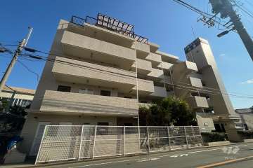 日神パレス梅島の外観（南西側から）