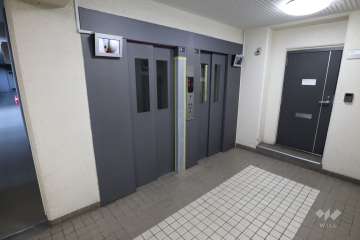 共用のエレベーター-