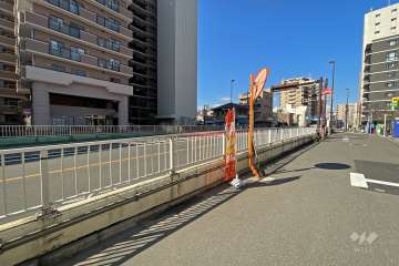 敷地北側の前面道路