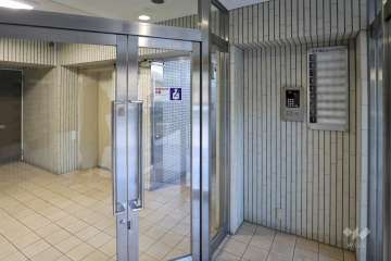 エントランスはオートロック付です