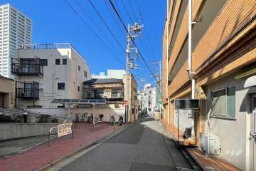 敷地西側の前面道路　