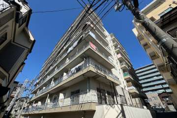 ローズハイツ千住桜木の外観（南側から）