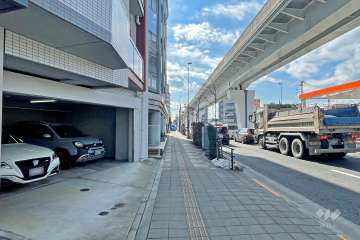 敷地の西側前面道路（北側から）