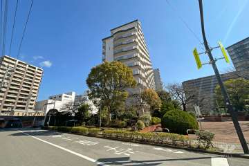 グリーンコーポ千寿1号棟の外観（北西側から）