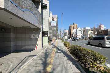 敷地東側の前面道路