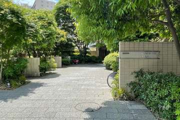 敷地入り口