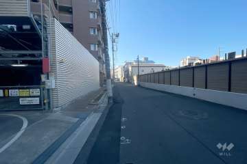 敷地西側の前面道路　