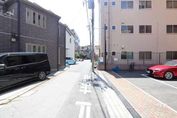 敷地北東側の前面道路