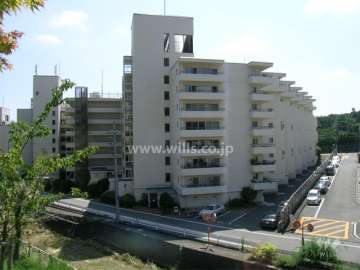 逆瀬川マンションA棟の外観（北側から）