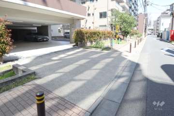 駐車場の出入り口　