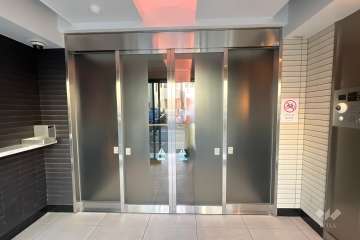 エントランスはオートロック付きです。