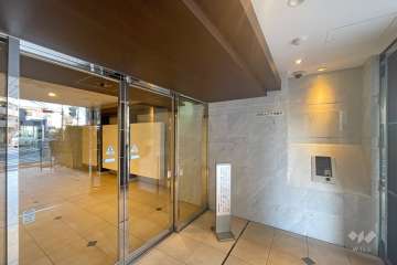 エントランスはオートロック付きです。