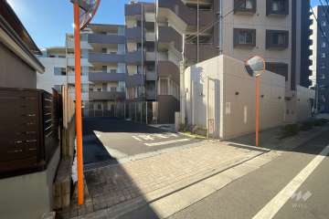 駐車場出入り口