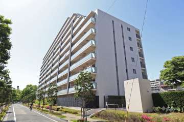 東綾瀬公園ハイライズアーバンスクエアの外観（南東側から）