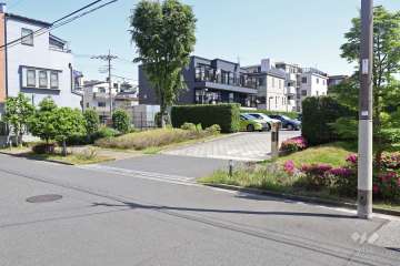 駐車場の出入り口（ゲート付き）