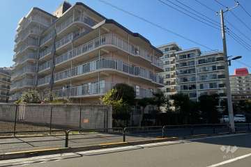 梅島ビューハイツの外観（南東側から）　