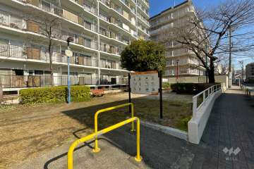 敷地に隣接する梅田八丁目第二児童遊園