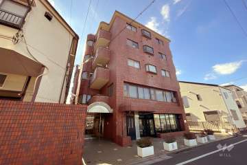 クラウンパレスの外観（北東側から）