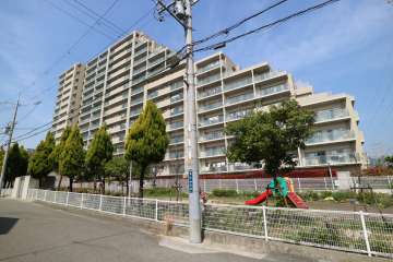 宝塚エリーの外観（南東側から）