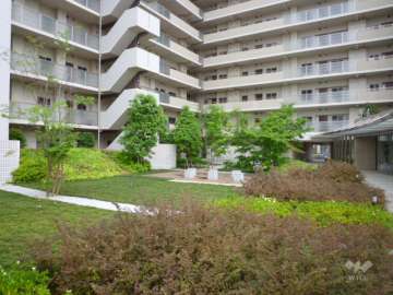 マンション内の中庭（エリーガーデン）