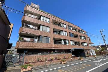 ライオンズマンション竹の塚伊興町の外観（南西側から）