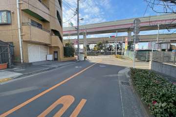 敷地北側の前面道路
