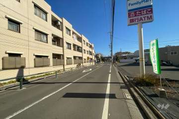 敷地南東側の前面道路