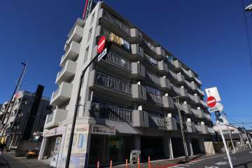 ライオンズマンション鹿浜の外観(南東側から)