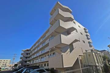 グレイスコート梅島の外観（北東側から）