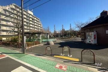敷地南側に隣接する『足立区立千住旭公園』
