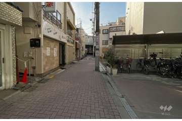 敷地南側の前面道路（東側から）