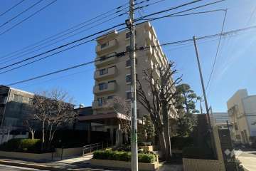 コート中央本町の外観（南東側から）