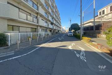 敷地東側の前面道路