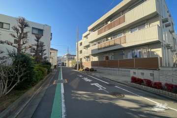 敷地北側の前面道路