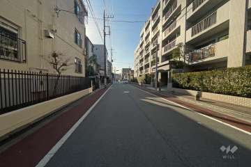 敷地北側の前面道路（東側から）