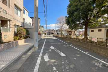 敷地南側の前面道路