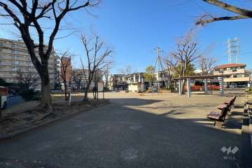 敷地に隣接する足立区立青井東公園