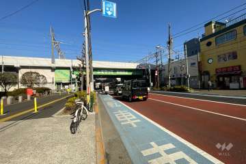 敷地の東側前面道路（南側から）