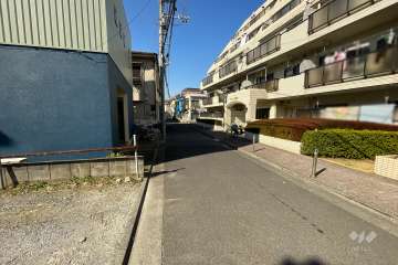 敷地南側の前面道路