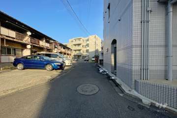 敷地北側の前面道路（西側から）