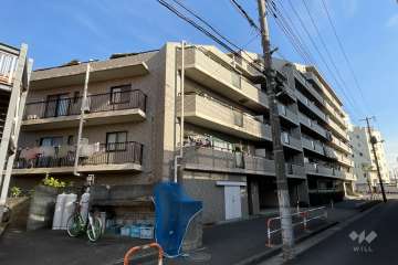 アドリーム梅島の外観（南西側から）
