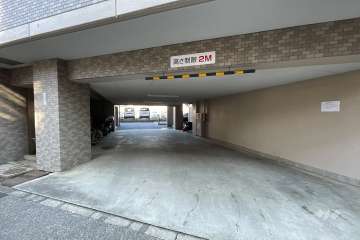 駐車場の出入り口