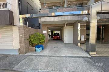 駐車場の出入り口