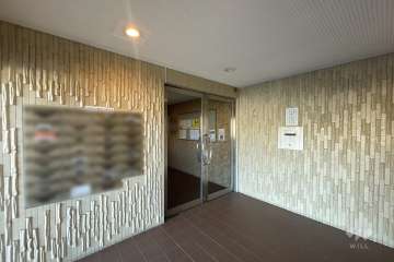 エントランスはオートロック付きです。