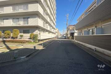 敷地南側の前面道路