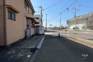 敷地北側の前面道路（東側から）